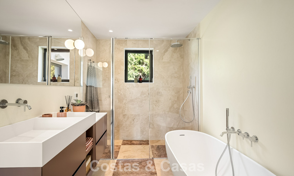 Villa de luxe prête à emménager avec une architecture andalouse moderne à vendre située au cœur de Nueva Andalucia, Marbella 779499