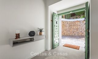 Prestigieuse villa rénovée à vendre dans l'urbanisation fermée recherchée d'El Madroñal à Marbella - Benahavis 779511 