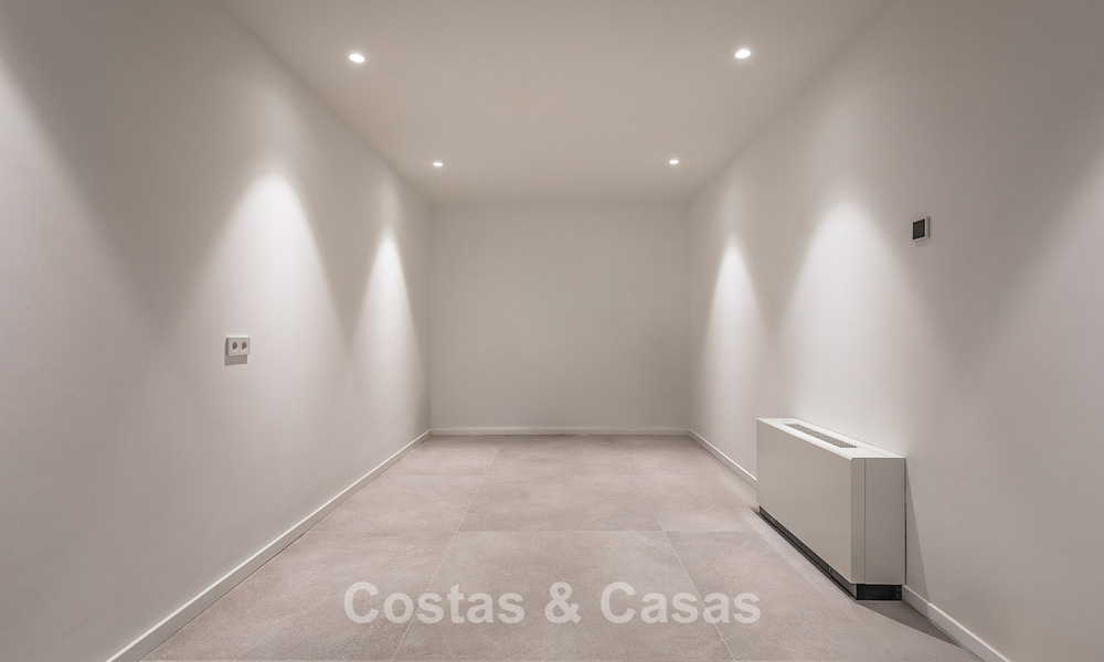 Prestigieuse villa rénovée à vendre dans l'urbanisation fermée recherchée d'El Madroñal à Marbella - Benahavis 779513