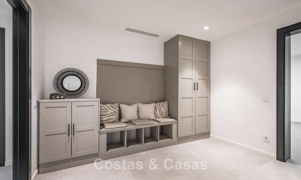 Prestigieuse villa rénovée à vendre dans l'urbanisation fermée recherchée d'El Madroñal à Marbella - Benahavis 779514