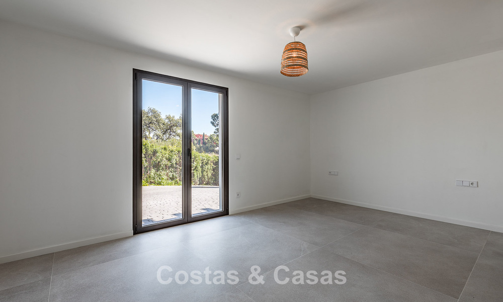 Prestigieuse villa rénovée à vendre dans l'urbanisation fermée recherchée d'El Madroñal à Marbella - Benahavis 779518