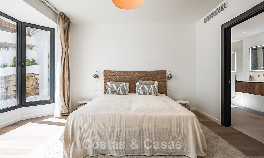 Prestigieuse villa rénovée à vendre dans l'urbanisation fermée recherchée d'El Madroñal à Marbella - Benahavis 779519