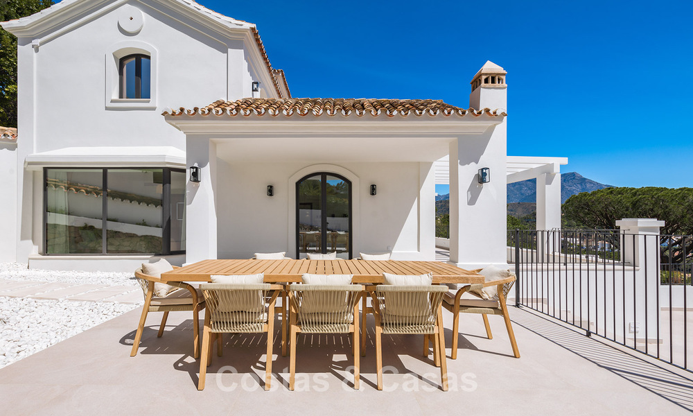 Prestigieuse villa rénovée à vendre dans l'urbanisation fermée recherchée d'El Madroñal à Marbella - Benahavis 779530