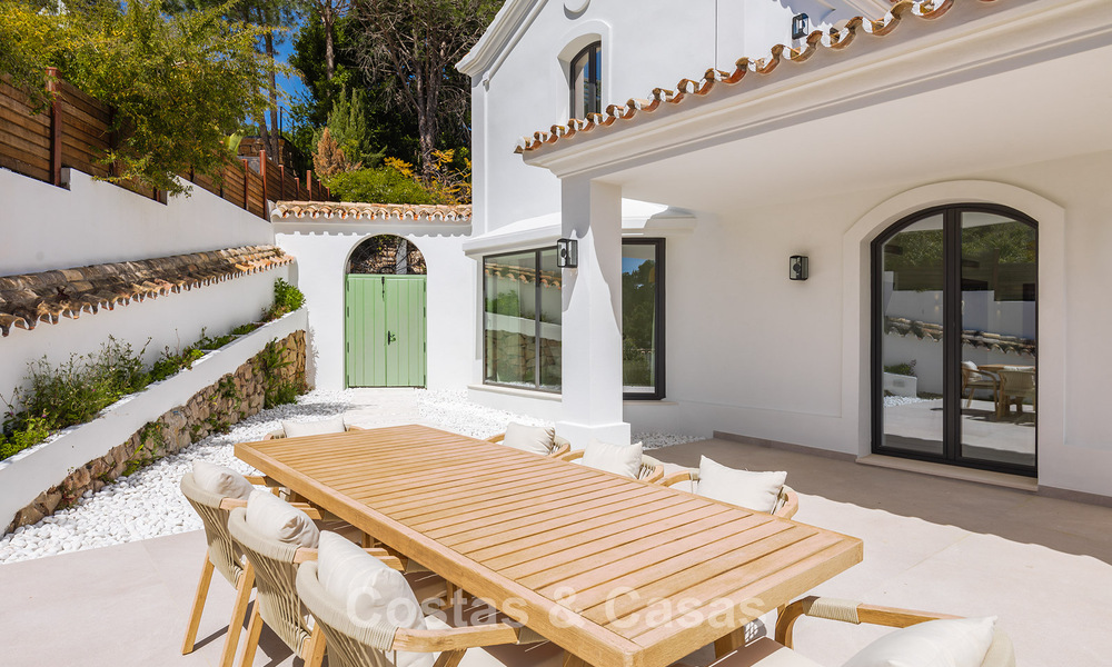 Prestigieuse villa rénovée à vendre dans l'urbanisation fermée recherchée d'El Madroñal à Marbella - Benahavis 779531