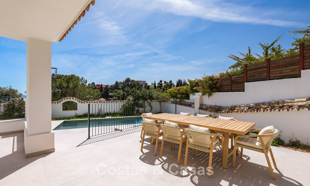Prestigieuse villa rénovée à vendre dans l'urbanisation fermée recherchée d'El Madroñal à Marbella - Benahavis 779533