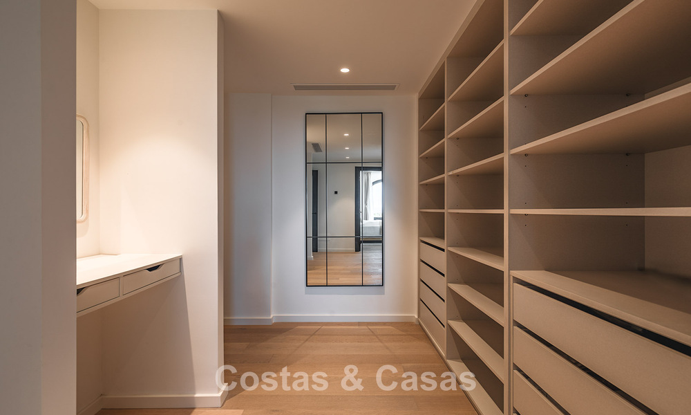 Prestigieuse villa rénovée à vendre dans l'urbanisation fermée recherchée d'El Madroñal à Marbella - Benahavis 779540