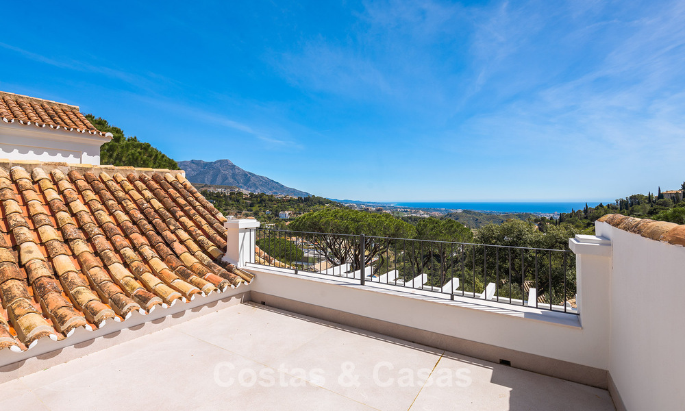 Prestigieuse villa rénovée à vendre dans l'urbanisation fermée recherchée d'El Madroñal à Marbella - Benahavis 779545