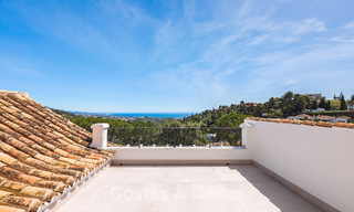 Prestigieuse villa rénovée à vendre dans l'urbanisation fermée recherchée d'El Madroñal à Marbella - Benahavis 779546 