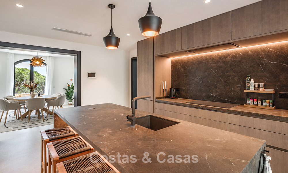 Prestigieuse villa rénovée à vendre dans l'urbanisation fermée recherchée d'El Madroñal à Marbella - Benahavis 779549