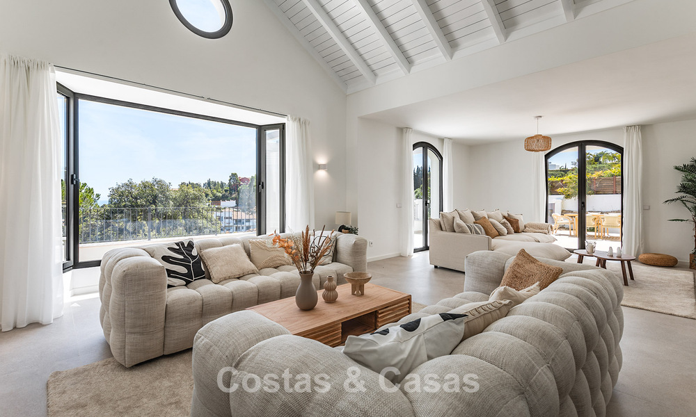Prestigieuse villa rénovée à vendre dans l'urbanisation fermée recherchée d'El Madroñal à Marbella - Benahavis 779551