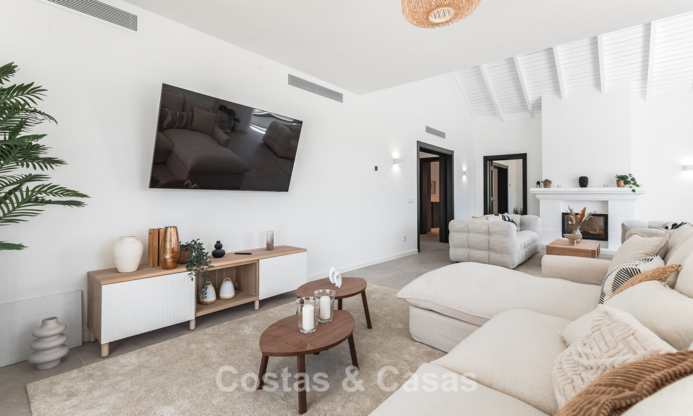 Prestigieuse villa rénovée à vendre dans l'urbanisation fermée recherchée d'El Madroñal à Marbella - Benahavis 779555