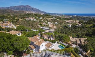 Prestigieuse villa rénovée à vendre dans l'urbanisation fermée recherchée d'El Madroñal à Marbella - Benahavis 779561 