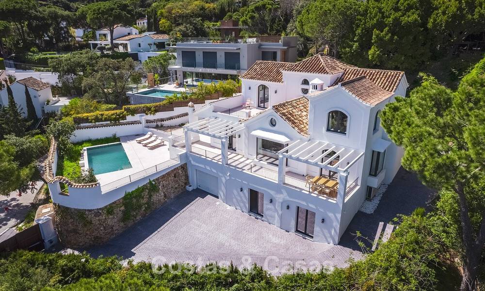 Prestigieuse villa rénovée à vendre dans l'urbanisation fermée recherchée d'El Madroñal à Marbella - Benahavis 779564