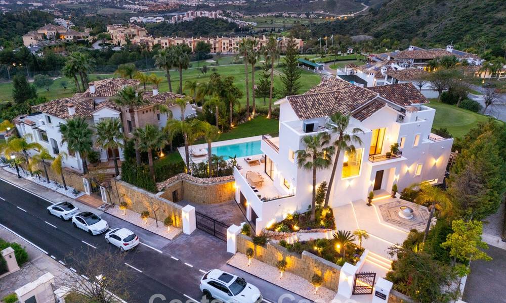 Villa royale à l'architecture méditerranéenne luxueuse à vendre, en bordure du golf de Marbella - Benahavis 779641