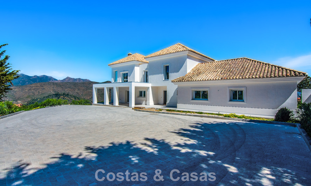 Spacieuse villa de style architectural méditerranéen moderne à vendre à l'est du centre de Marbella 779840