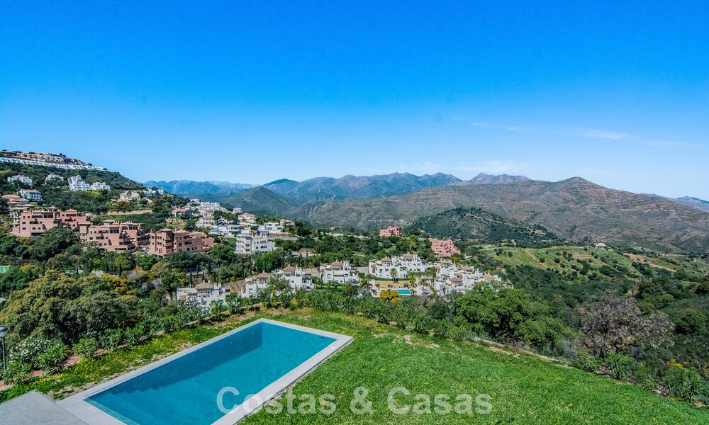 Spacieuse villa de style architectural méditerranéen moderne à vendre à l'est du centre de Marbella 779845