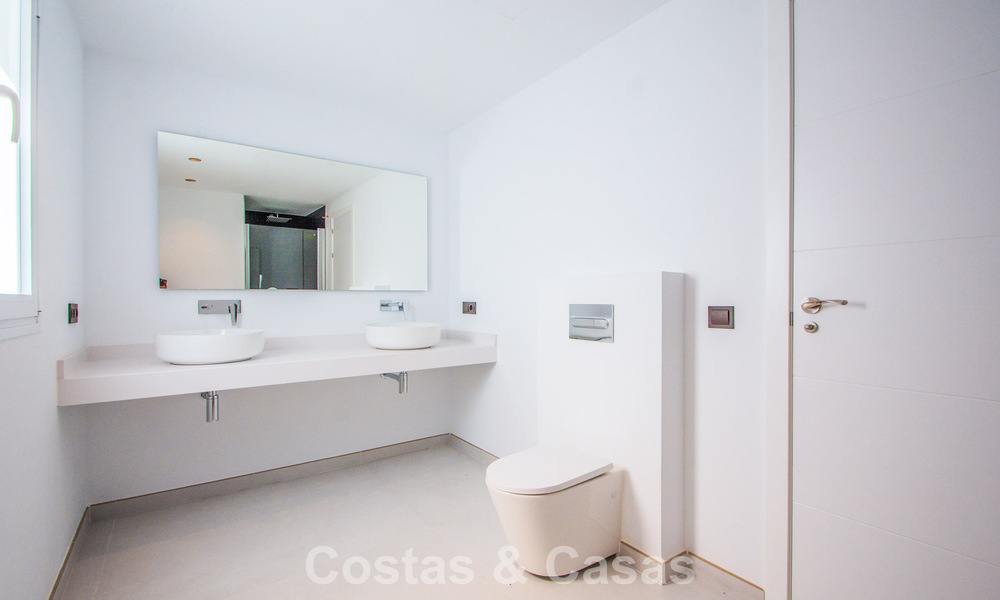 Spacieuse villa de style architectural méditerranéen moderne à vendre à l'est du centre de Marbella 779849