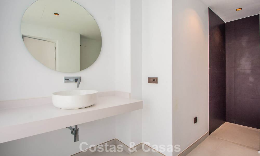 Spacieuse villa de style architectural méditerranéen moderne à vendre à l'est du centre de Marbella 779850