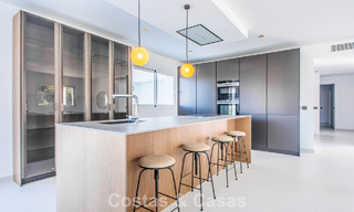 Spacieuse villa de style architectural méditerranéen moderne à vendre à l'est du centre de Marbella 779853 