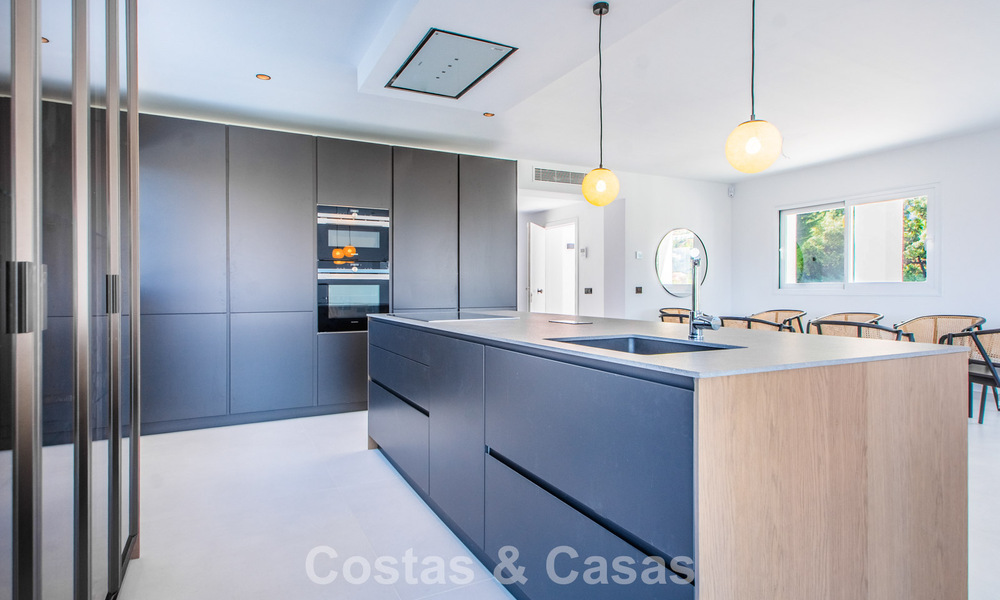 Spacieuse villa de style architectural méditerranéen moderne à vendre à l'est du centre de Marbella 779854