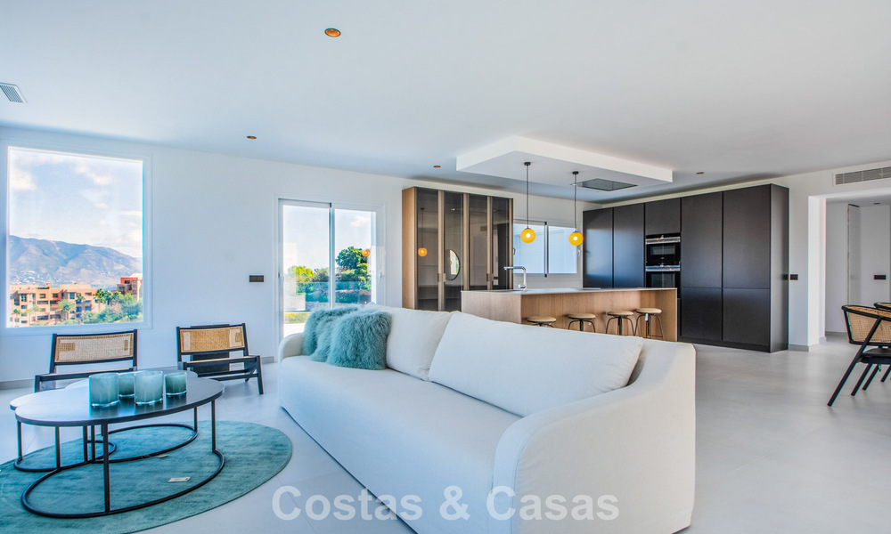 Spacieuse villa de style architectural méditerranéen moderne à vendre à l'est du centre de Marbella 779856