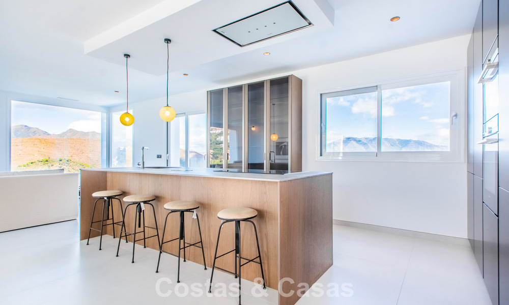 Spacieuse villa de style architectural méditerranéen moderne à vendre à l'est du centre de Marbella 779857