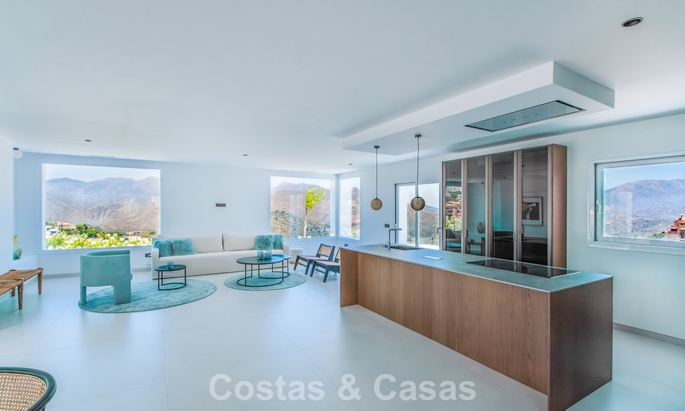Spacieuse villa de style architectural méditerranéen moderne à vendre à l'est du centre de Marbella 779863
