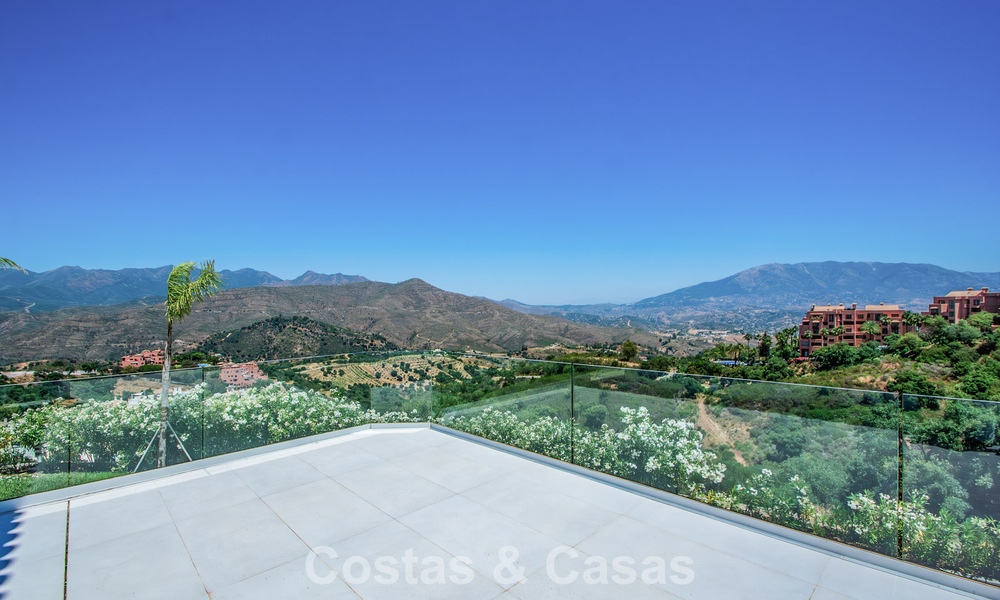 Spacieuse villa de style architectural méditerranéen moderne à vendre à l'est du centre de Marbella 779864