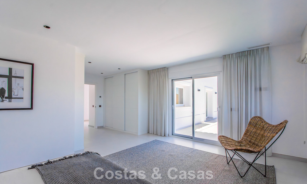 Spacieuse villa de style architectural méditerranéen moderne à vendre à l'est du centre de Marbella 779866