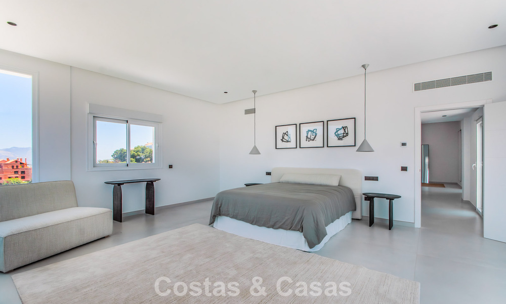 Spacieuse villa de style architectural méditerranéen moderne à vendre à l'est du centre de Marbella 779874