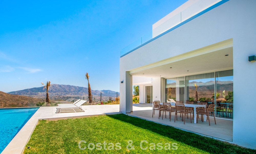 Villa neuve moderne et prête à emménager à vendre à l'est du centre de Marbella 779714