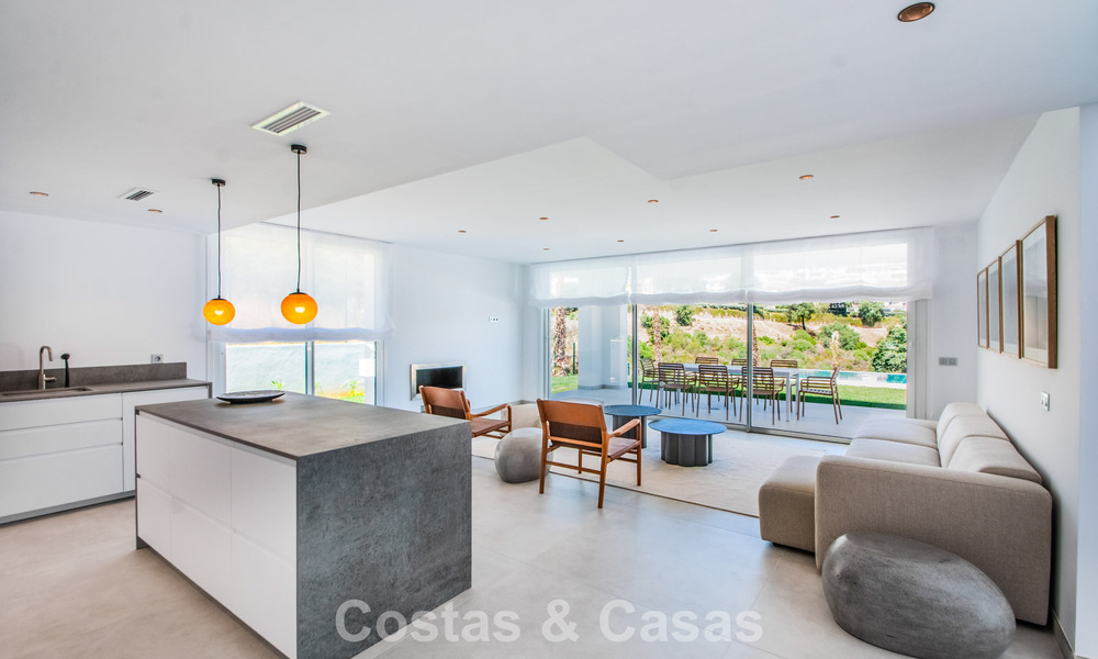 Villa neuve moderne et prête à emménager à vendre à l'est du centre de Marbella 779733