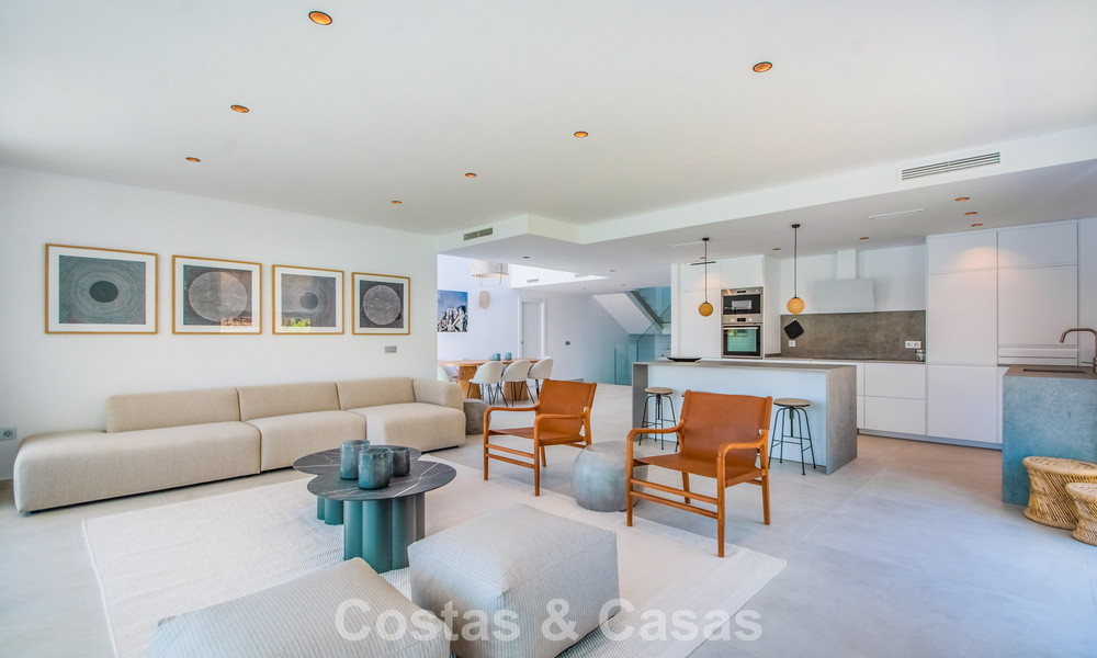 Villa neuve moderne et prête à emménager à vendre à l'est du centre de Marbella 779737