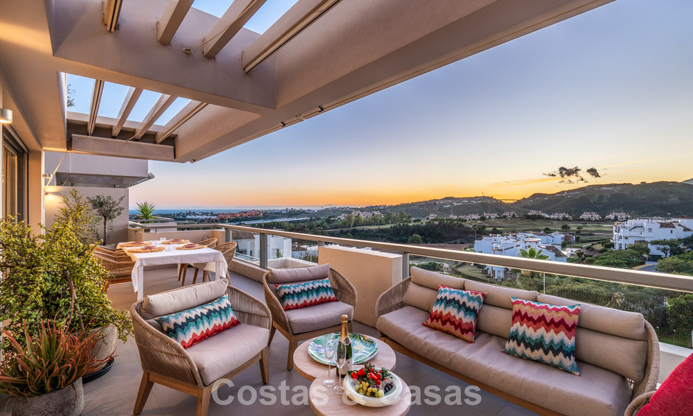 Appartement contemporain avec vue panoramique sur le golf et la mer à vendre à Marbella - Benahavis 779776