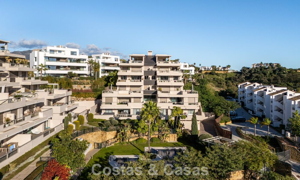 Appartement contemporain avec vue panoramique sur le golf et la mer à vendre à Marbella - Benahavis 779780
