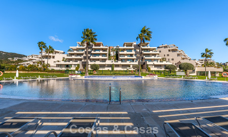 Appartement contemporain avec vue panoramique sur le golf et la mer à vendre à Marbella - Benahavis 779784