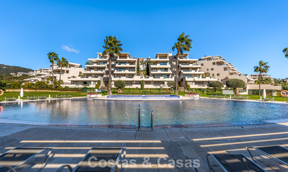 Appartement contemporain avec vue panoramique sur le golf et la mer à vendre à Marbella - Benahavis 779784
