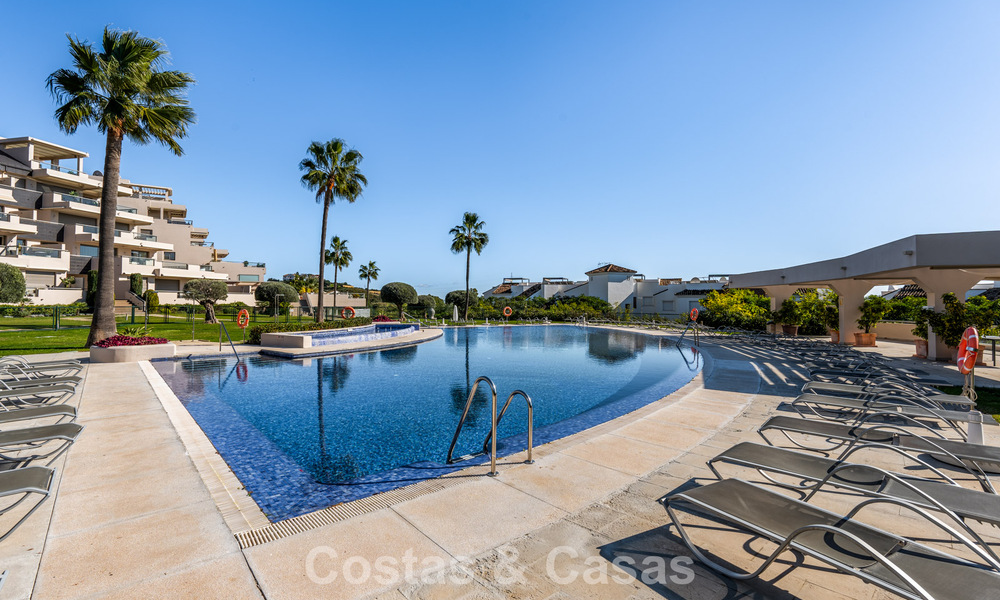 Appartement contemporain avec vue panoramique sur le golf et la mer à vendre à Marbella - Benahavis 779785