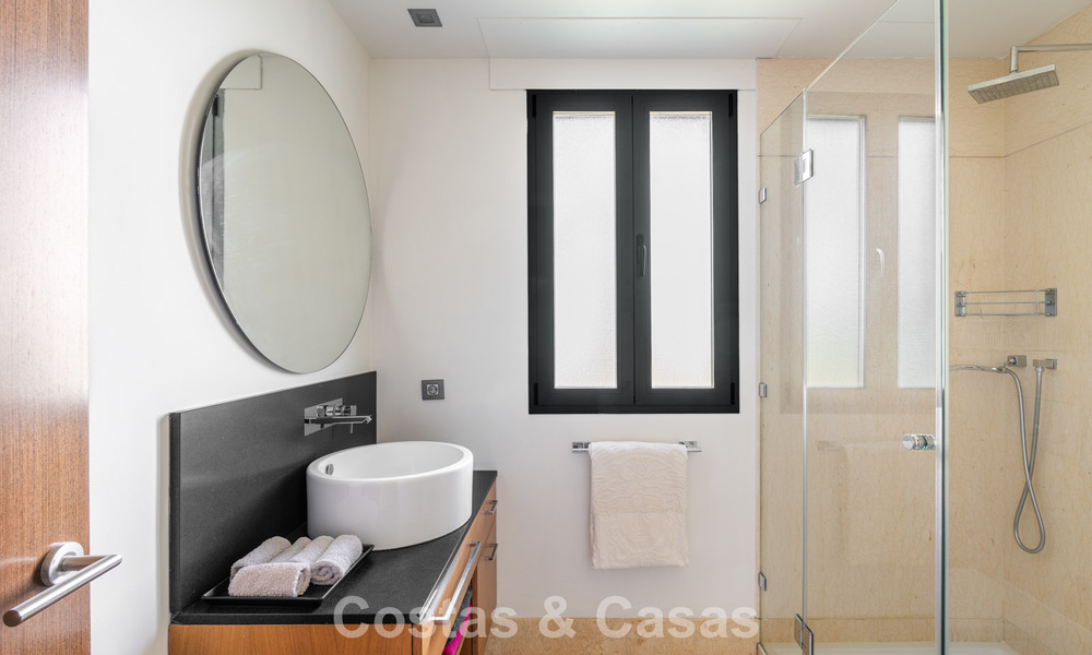 Appartement contemporain avec vue panoramique sur le golf et la mer à vendre à Marbella - Benahavis 779790