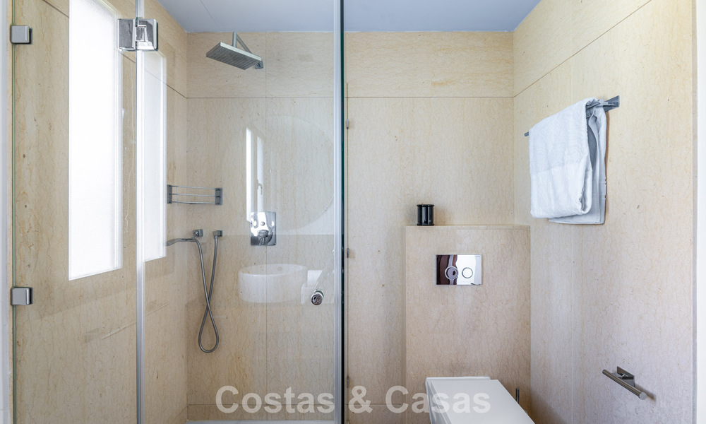 Appartement contemporain avec vue panoramique sur le golf et la mer à vendre à Marbella - Benahavis 779791