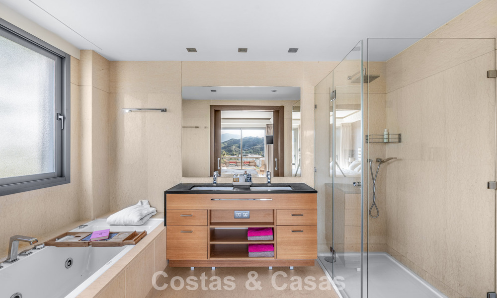 Appartement contemporain avec vue panoramique sur le golf et la mer à vendre à Marbella - Benahavis 779792