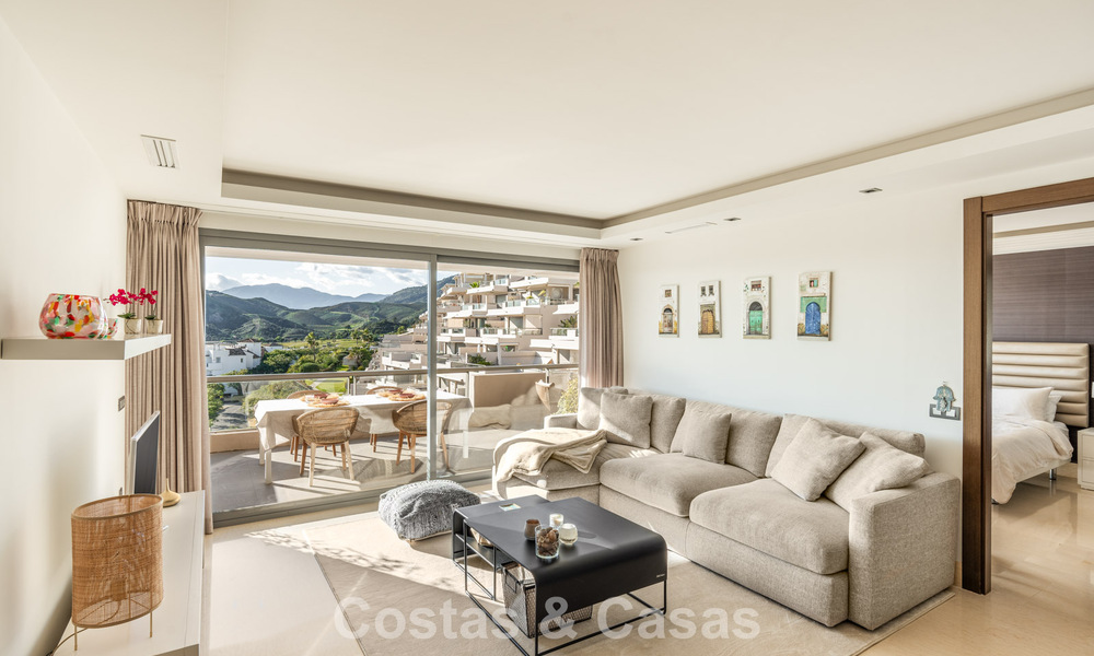 Appartement contemporain avec vue panoramique sur le golf et la mer à vendre à Marbella - Benahavis 779794