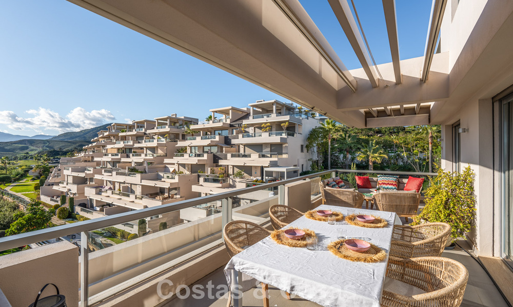 Appartement contemporain avec vue panoramique sur le golf et la mer à vendre à Marbella - Benahavis 779797