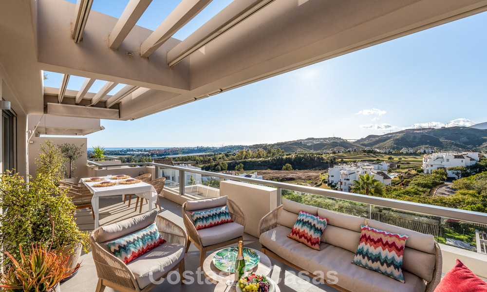 Appartement contemporain avec vue panoramique sur le golf et la mer à vendre à Marbella - Benahavis 779798