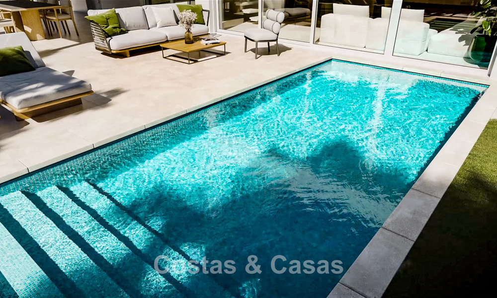 Villa de luxe exclusive à vendre dans un quartier de golf près du centre d'Estepona 779829