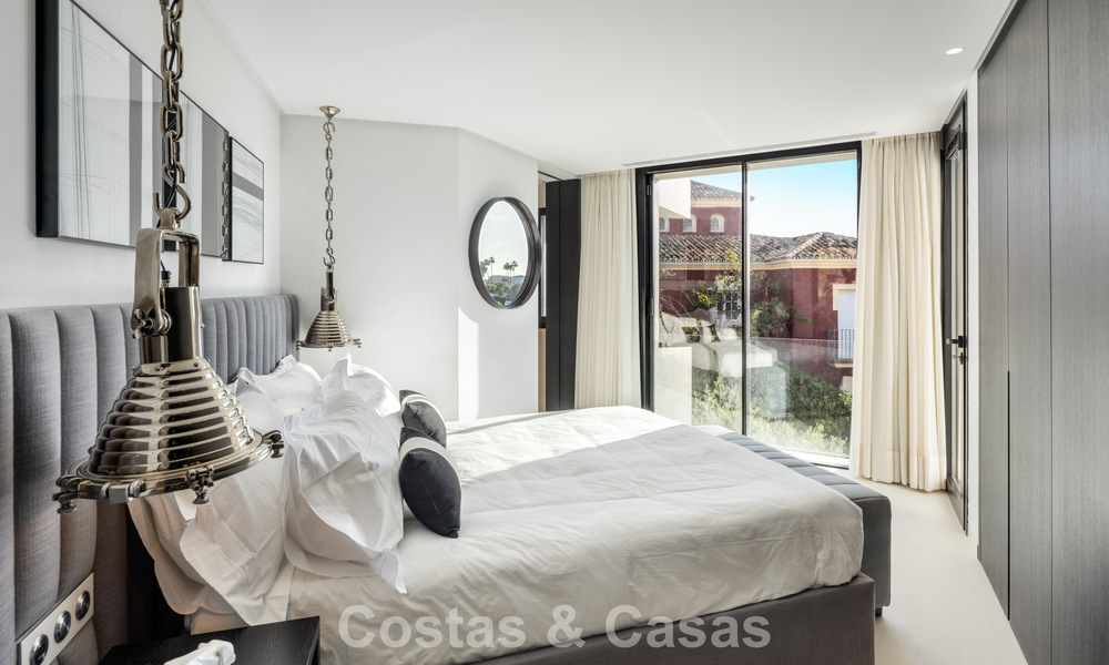 Villa design avant-gardiste avec vue panoramique sur la mer à vendre dans une résidence fermée à Benahavis - Marbella 779977
