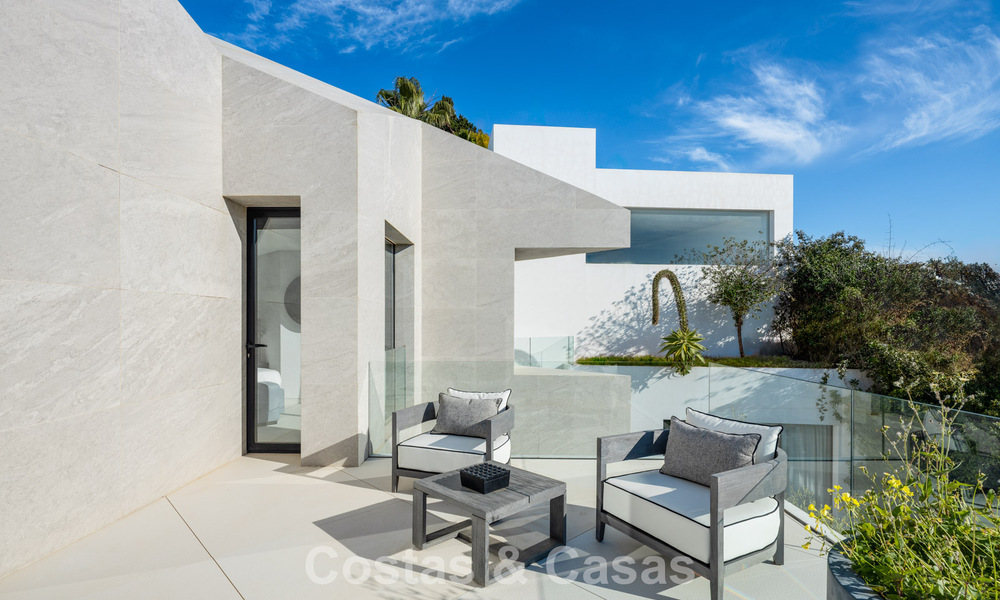 Villa design avant-gardiste avec vue panoramique sur la mer à vendre dans une résidence fermée à Benahavis - Marbella 779979