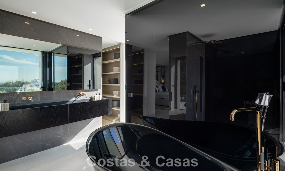 Villa design avant-gardiste avec vue panoramique sur la mer à vendre dans une résidence fermée à Benahavis - Marbella 779981