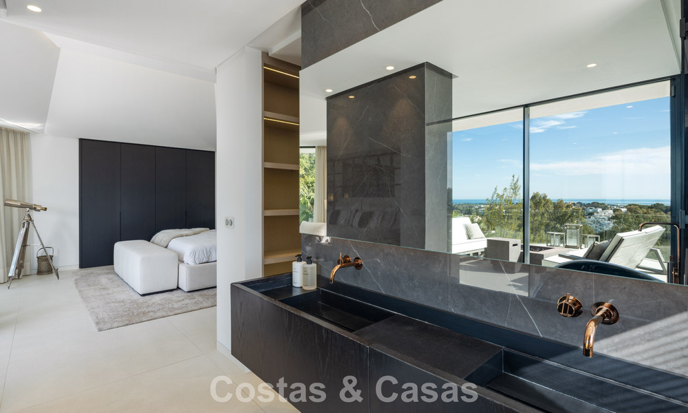 Villa design avant-gardiste avec vue panoramique sur la mer à vendre dans une résidence fermée à Benahavis - Marbella 779983