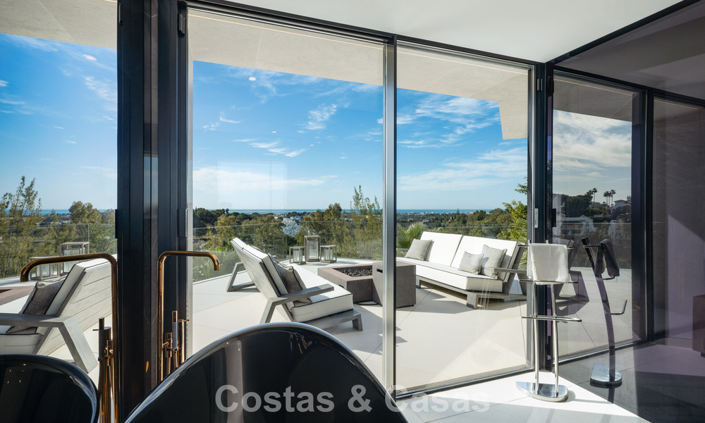 Villa design avant-gardiste avec vue panoramique sur la mer à vendre dans une résidence fermée à Benahavis - Marbella 779984